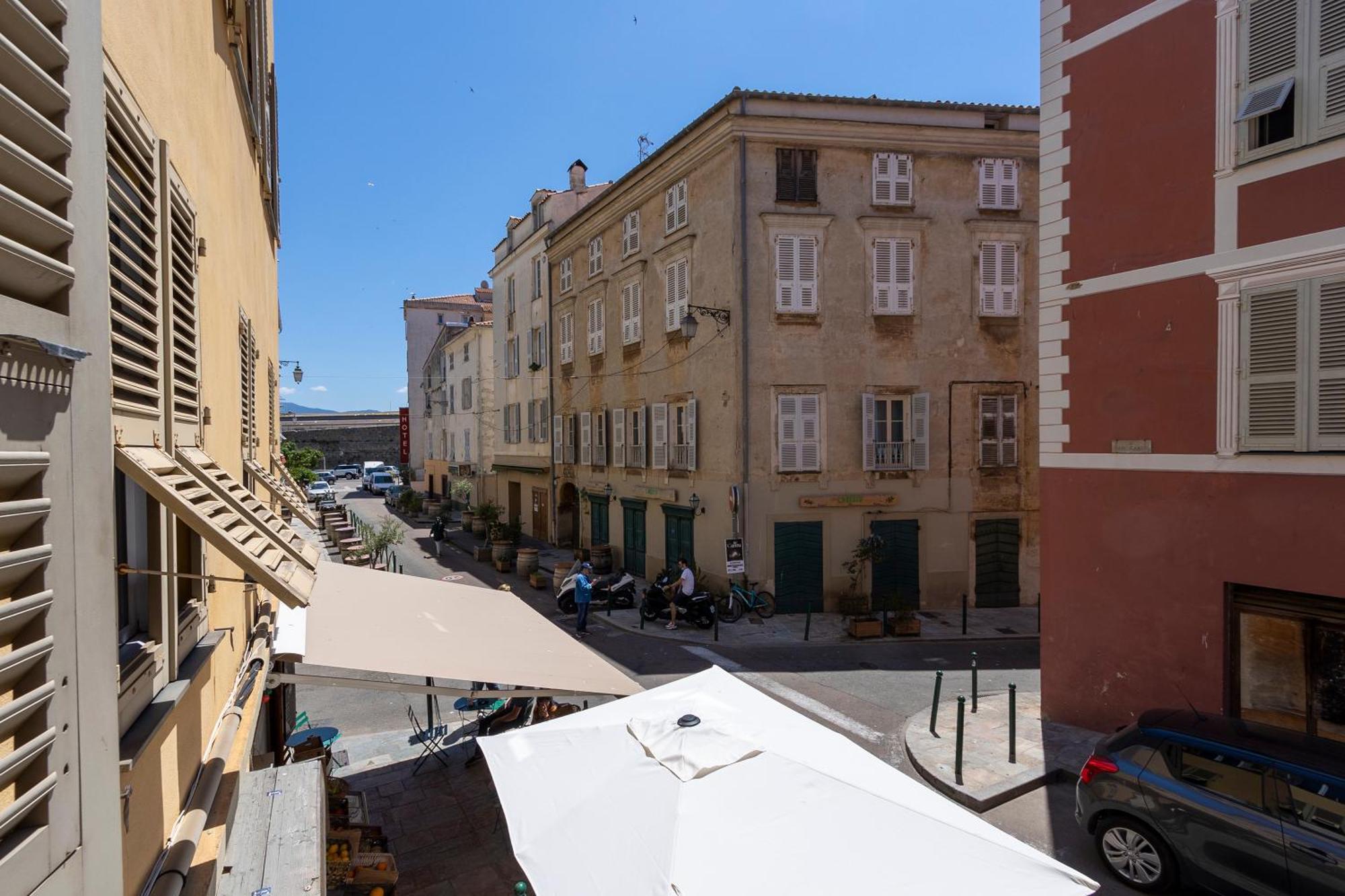 Quartier Vieux Port Et Citadelle